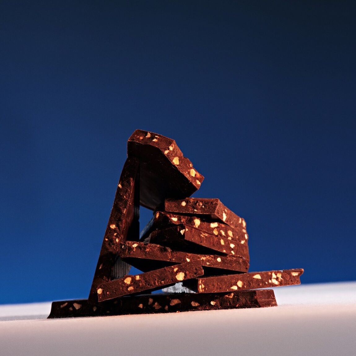 organic-dark-chocolate-with-caramelised-almonds-us-11440888119564_2.jpg