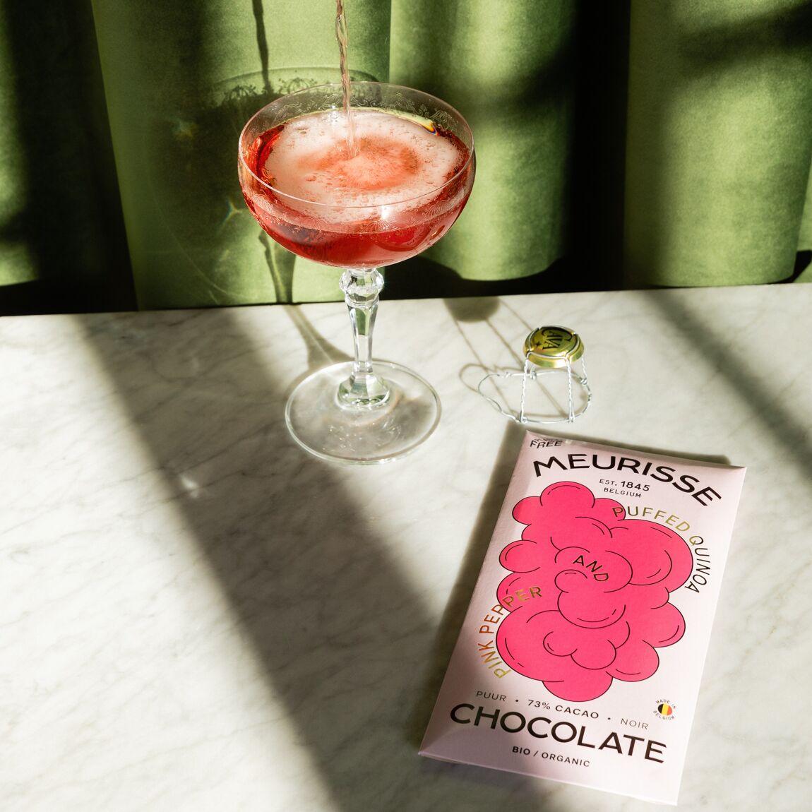 organic-dark-chocolate-with-puffed-quinoa-pink-pepper-us-11440888578316_3.jpg